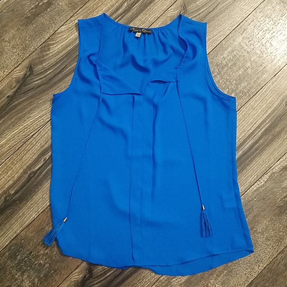 Blue sleeveless shirt